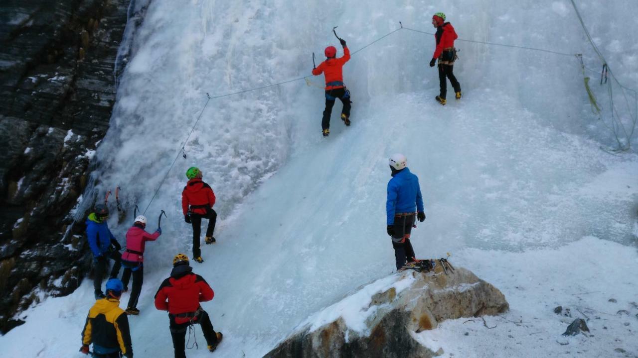 Masherbrum Outdoor Travelling Hostel Чънду Екстериор снимка