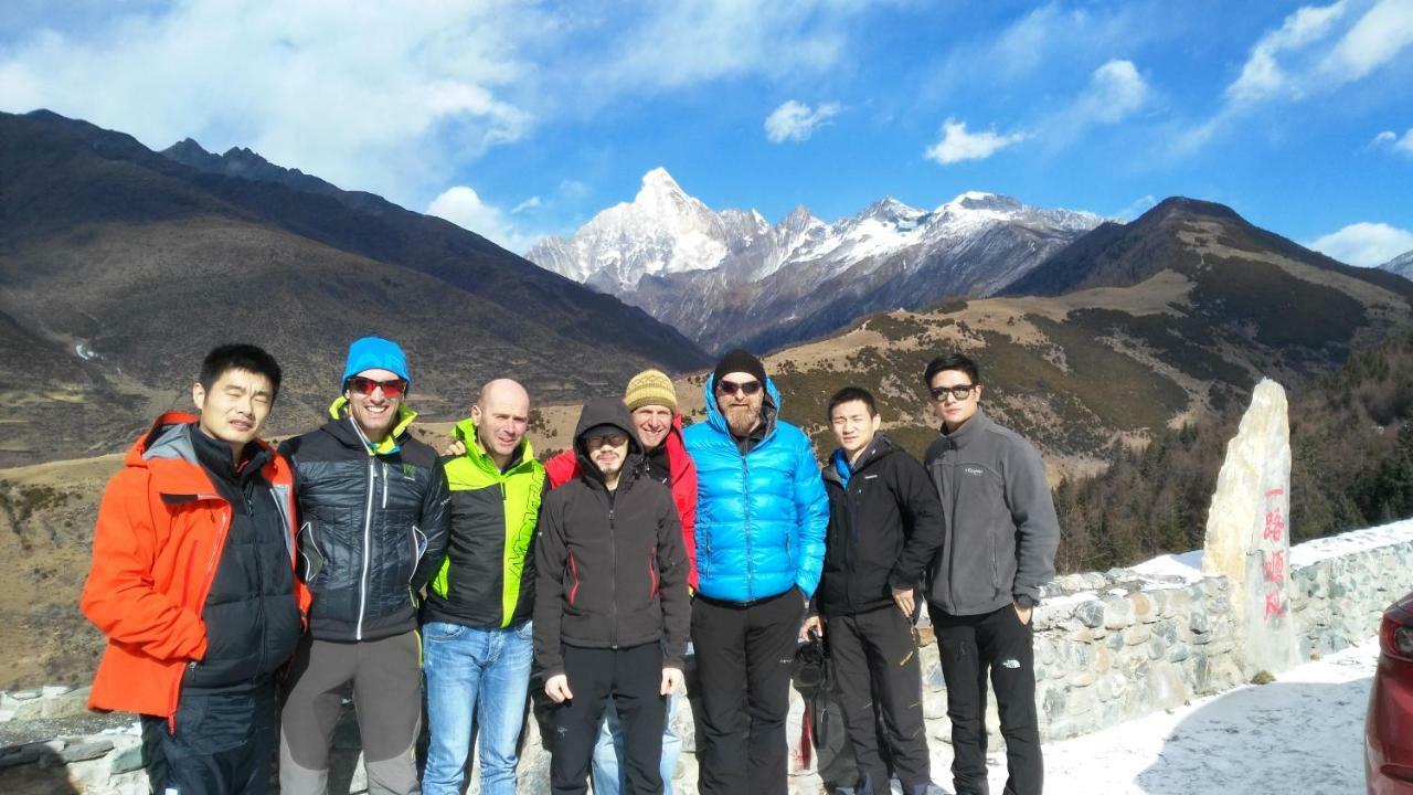 Masherbrum Outdoor Travelling Hostel Чънду Екстериор снимка