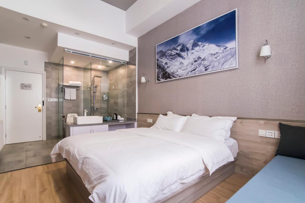 Masherbrum Outdoor Travelling Hostel Чънду Екстериор снимка